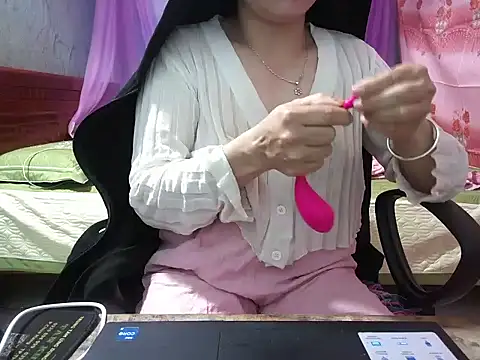 Snapshot of Xue_weng chatting on 02/11/26, 12:37 Xue weng online show from 02/11/26, 12:37