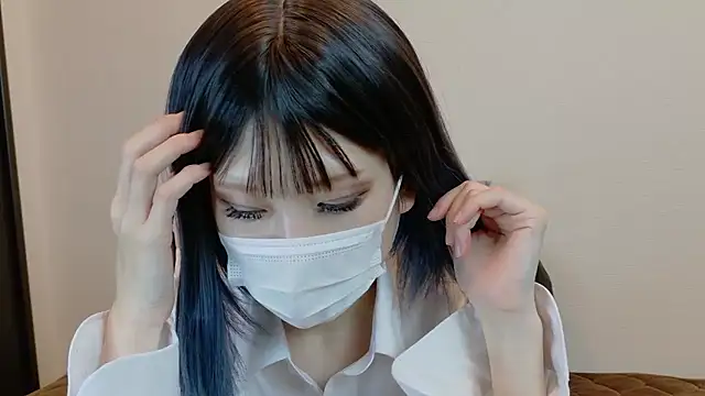 Snapshot of sarina_at chatting on 12/15/25, 09:35 sarina at online show from 12/15/25, 09:35