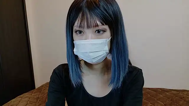 Snapshot of sarina_at chatting on 12/17/25, 04:18 sarina at online show from 12/17/25, 04:18