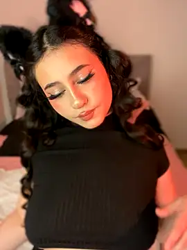 Snapshot of Sophi_dee1 chatting on 11/03/25, 02:02 Sophi dee1 online show from 11/03/25, 02:02