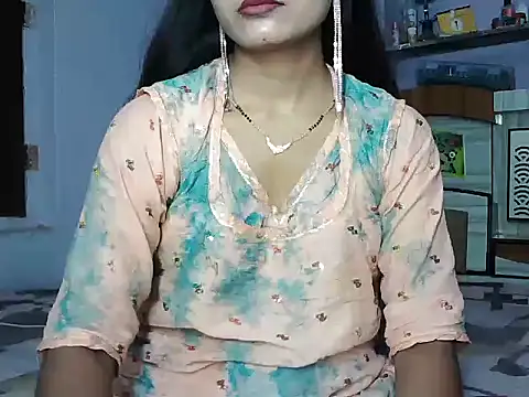Snapshot of ROSE_GOLDE chatting on 06/18/26, 05:51 ROSE GOLDE online show from 06/18/26, 05:51