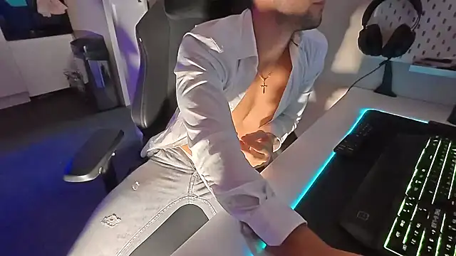 Snapshot of boiteasex chatting on 09/13/25, 03:34 boiteasex online show from 09/13/25, 03:34