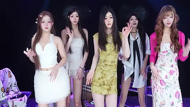 EYgirl222 online show from 03/18/26, 07:33