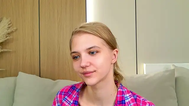 4example Chloe online show from 05/06/26, 05:35
