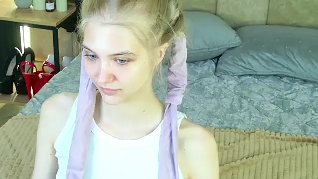 4example Chloe online show from 05/08/26, 05:35