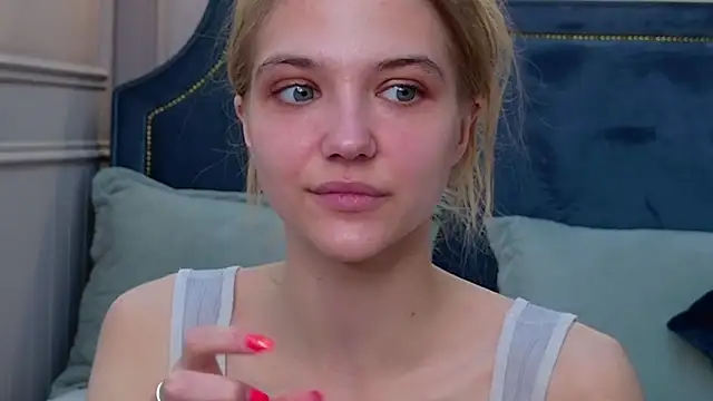 4example Chloe online show from 05/10/26, 05:45