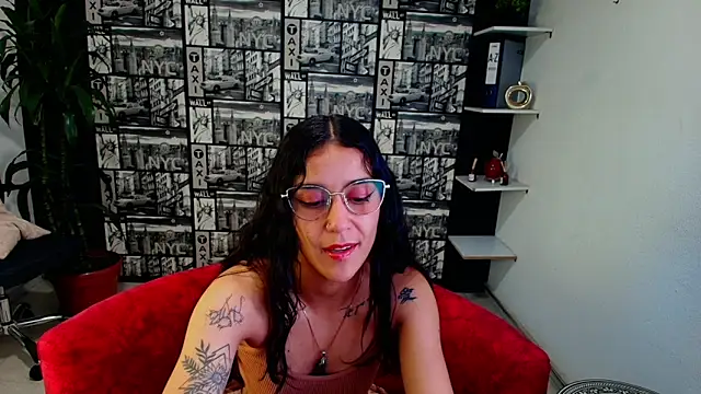 Snapshot of DanielaMonroe chatting on 04/20/26, 09:16 DanielaMonroe online show from 04/20/26, 09:16