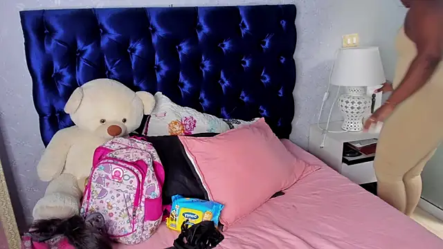 TANISHA HILL online show from 11/06/25, 07:37