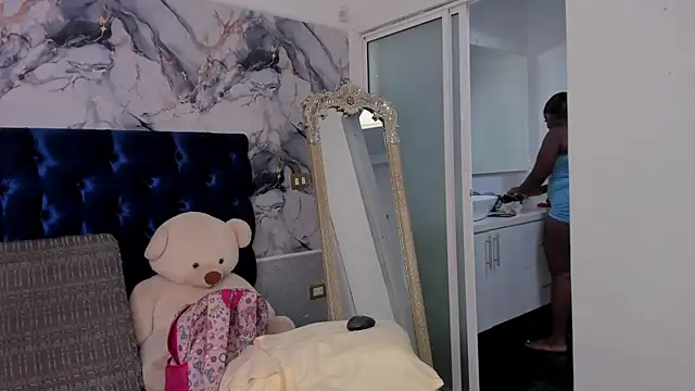 TANISHA HILL online show from 11/26/25, 07:37