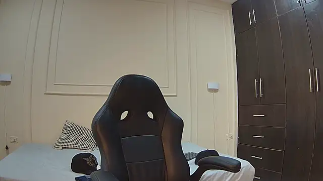 Snapshot of nathan_shimmer chatting on 12/19/25, 09:11 nathan shimmer online show from 12/19/25, 09:11