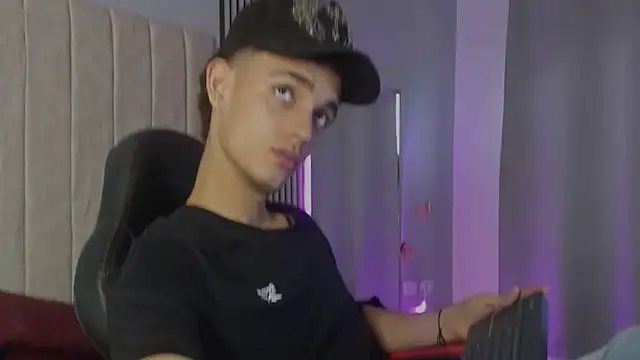 Snapshot of nathan_shimmer chatting on 01/05/26, 10:02 nathan shimmer online show from 01/05/26, 10:02