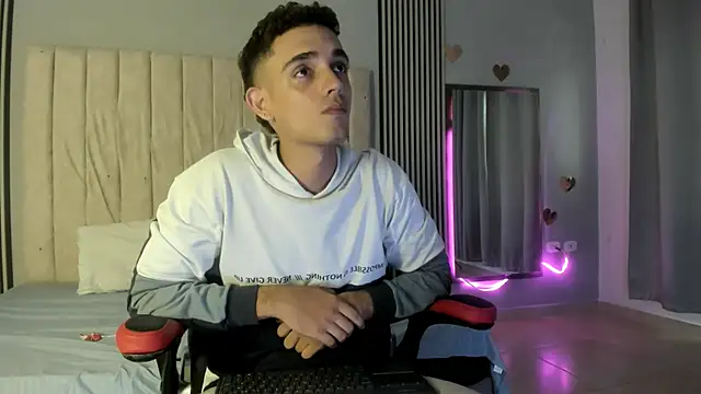 Snapshot of nathan_shimmer chatting on 02/23/26, 09:12 nathan shimmer online show from 02/23/26, 09:12