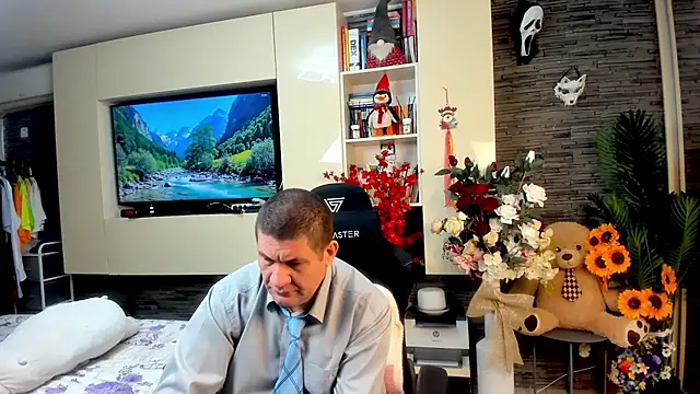 SpartacusDaddy48 online show from 05/18/26, 04:07