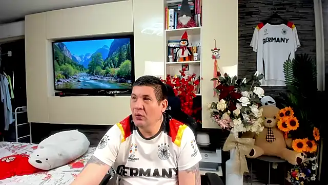 SpartacusDaddy48 online show from 06/12/26, 10:52