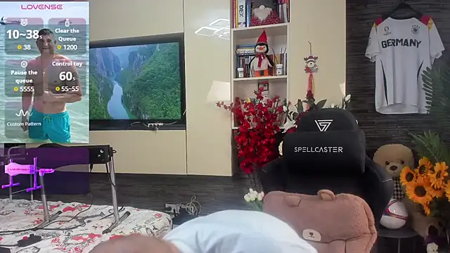 SpartacusDaddy48 online show from 06/18/26, 10:19