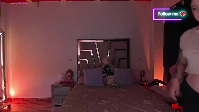 lunaarose online show from 05/12/26, 03:03