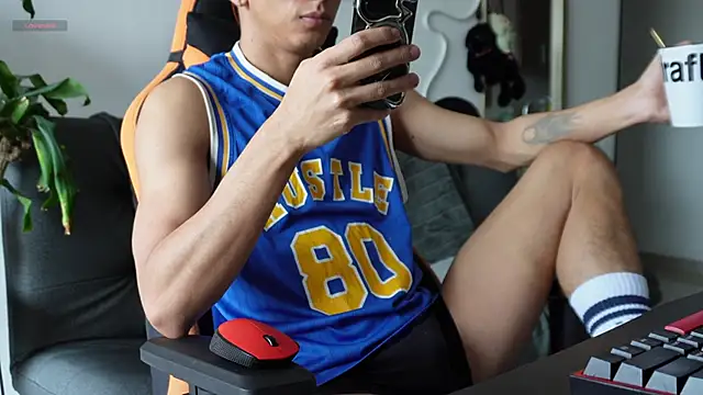 Snapshot of Vbenz28 chatting on 05/06/26, 12:32 Vbenz28 online show from 05/06/26, 12:32
