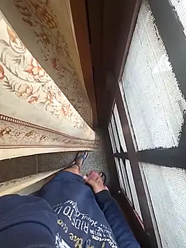 Snapshot of desir3dlund chatting on 02/23/26, 04:32 desir3dlund online show from 02/23/26, 04:32