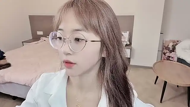 nini a online show from 11/11/25, 09:42