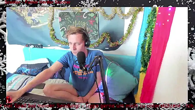 Snapshot of DaveLindau chatting on 12/20/25, 02:35 DaveLindau online show from 12/20/25, 02:35