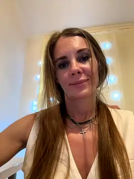 LucieMack online show from 09/11/25, 06:08