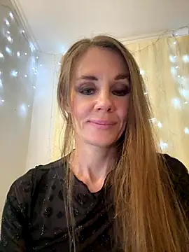 LucieMack online show from 10/27/25, 08:02