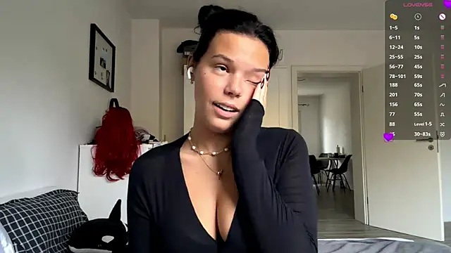 Snapshot of MaydaCornwall chatting on 10/22/25, 07:08 MaydaCornwall online show from 10/22/25, 07:08