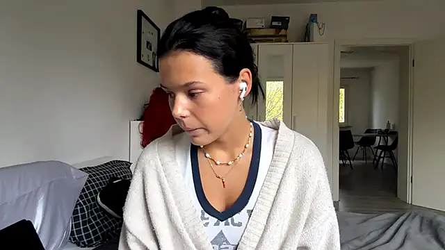 Snapshot of MaydaCornwall chatting on 10/25/25, 07:05 MaydaCornwall online show from 10/25/25, 07:05