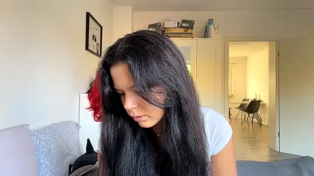 Snapshot of MaydaCornwall chatting on 10/30/25, 08:05 MaydaCornwall online show from 10/30/25, 08:05