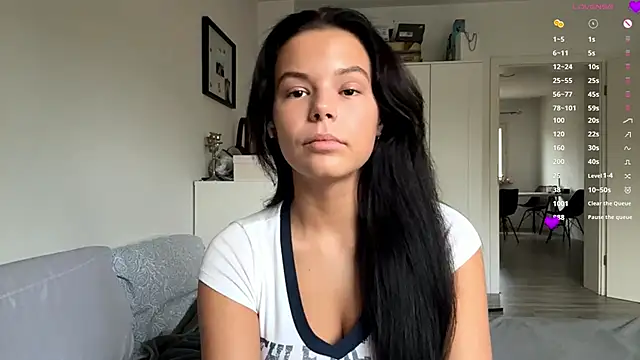 Snapshot of MaydaCornwall chatting on 11/19/25, 08:03 MaydaCornwall online show from 11/19/25, 08:03