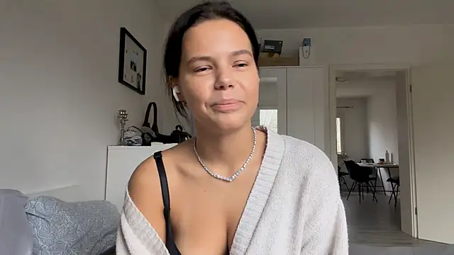 Snapshot of MaydaCornwall chatting on 12/03/25, 08:00 MaydaCornwall online show from 12/03/25, 08:00