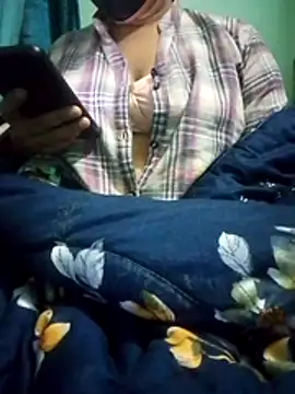 Snapshot of Maria_Mahi chatting on 01/07/26, 04:37 Maria Mahi online show from 01/07/26, 04:37