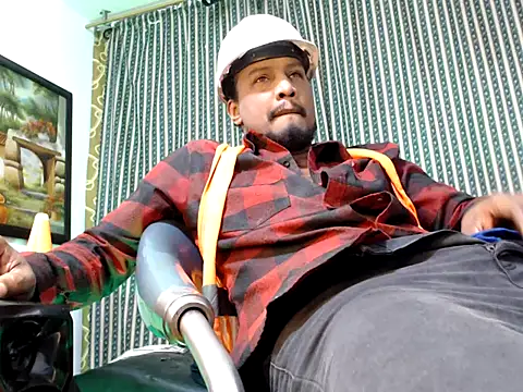 Snapshot of ElCaballeroNegro24 chatting on 10/02/25, 01:01 ElCaballeroNegro24 online show from 10/02/25, 01:01