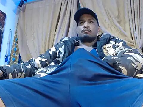 Snapshot of ElCaballeroNegro24 chatting on 10/22/25, 11:26 ElCaballeroNegro24 online show from 10/22/25, 11:26