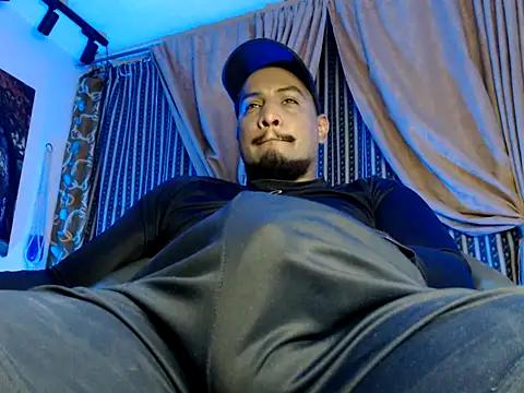 Snapshot of ElCaballeroNegro24 chatting on 10/25/25, 07:08 ElCaballeroNegro24 online show from 10/25/25, 07:08