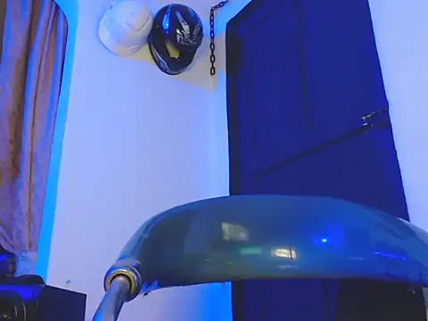 Snapshot of ElCaballeroNegro24 chatting on 12/05/25, 04:21 ElCaballeroNegro24 online show from 12/05/25, 04:21