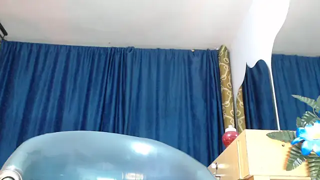 Snapshot of ElCaballeroNegro24 chatting on 12/21/25, 04:25 ElCaballeroNegro24 online show from 12/21/25, 04:25