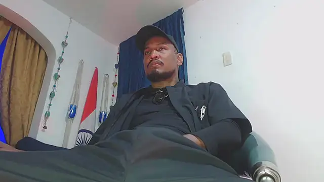 Snapshot of ElCaballeroNegro24 chatting on 02/13/26, 01:45 ElCaballeroNegro24 online show from 02/13/26, 01:45