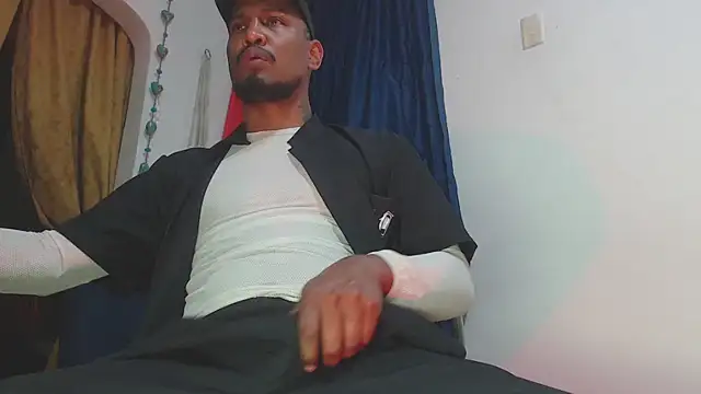 Snapshot of ElCaballeroNegro24 chatting on 02/14/26, 03:25 ElCaballeroNegro24 online show from 02/14/26, 03:25