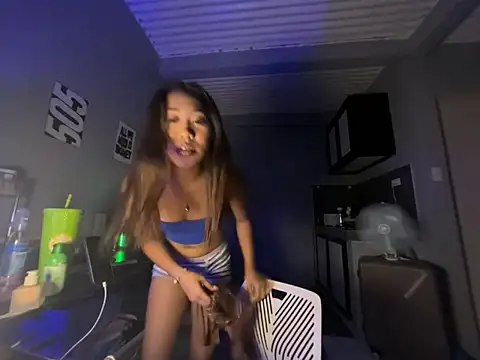 PinayLina18 online show from 04/24/26, 01:46