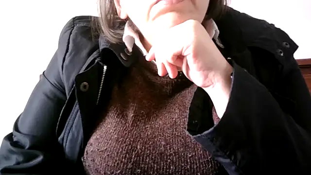 Snapshot of MISTRESSSONIA chatting on 03/17/25, 12:46 MISTRESSSONIA online show from 03/17/25, 12:46