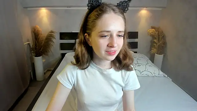 Camilla Kelly online show from 10/10/25, 01:15