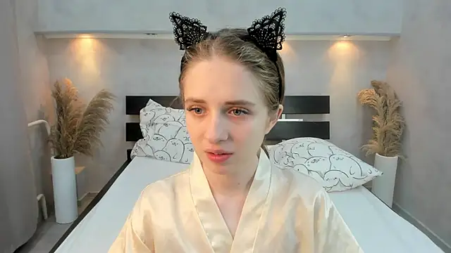 Camilla Kelly online show from 10/20/25, 01:06