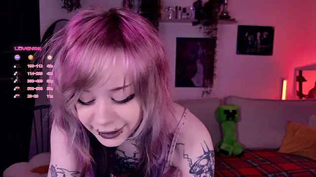 Lollyshy online show from 11/11/25, 09:20