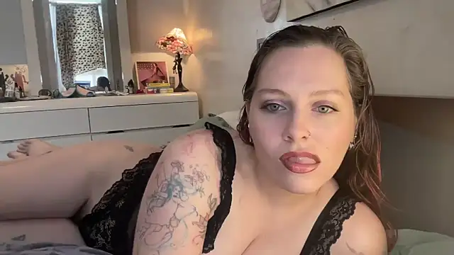 Snapshot of strawberrylemonadexoxo chatting on 10/29/25, 07:04 strawberrylemonadexoxo online show from 10/29/25, 07:04