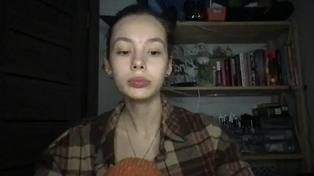 Yuna5343 online show from 09/19/25, 09:48