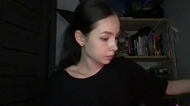 Yuna5343 online show from 10/17/25, 08:22