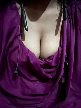 Snapshot of kaviyaponnu0987 chatting on 02/01/26, 02:04 kaviyaponnu0987 online show from 02/01/26, 02:04