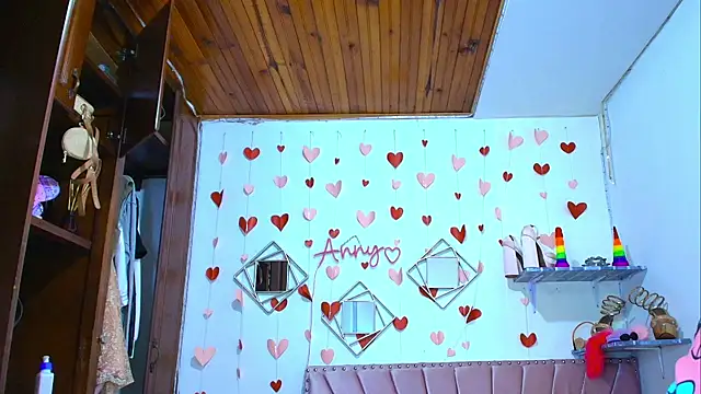 Anny Hurtado online show from 10/09/25, 08:34