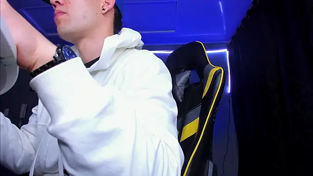 alexgiraldo   online show from 10/23/25, 02:11